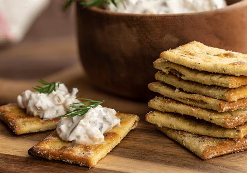 creamy crab dip with crackers